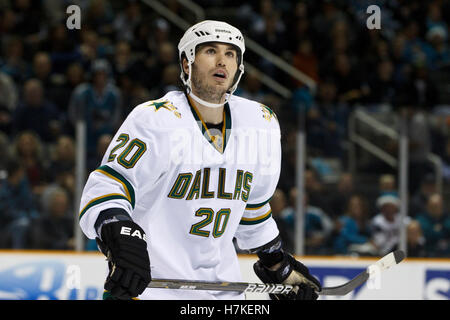 13 dicembre 2010; San Jose, CA, USA; centro Dallas Stars Brian Sutherby (20) prima di un volto contro gli squali San Jose durante il secondo periodo all'HP Pavilion. Dallas sconfisse San Jose 3-2 in sparatorie. Foto Stock