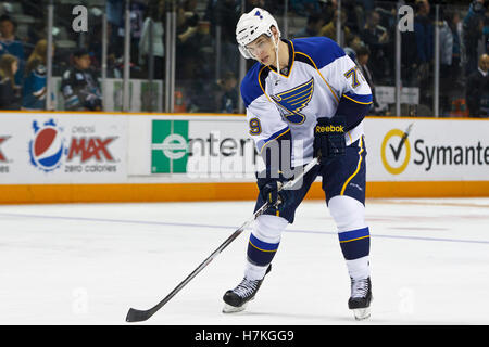 19 marzo 2011; San Jose, CA, USA; l'ala destra di St. Louis Blues Adam Cracknell (79) si riscalda prima del gioco contro gli squali di San Jose all'HP Pavilion. San Jose sconfisse St. Louis 5-3. Foto Stock