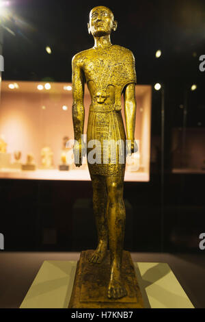 La Turchia, Egeo, Selcuk, Efeso museum, la statua di bronzo di un sacerdote Foto Stock