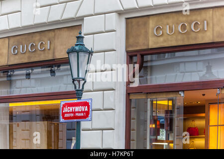 Gucci, un negozio di moda in Jachymova street Praga, Old Town, Josefov, Repubblica Ceca Foto Stock