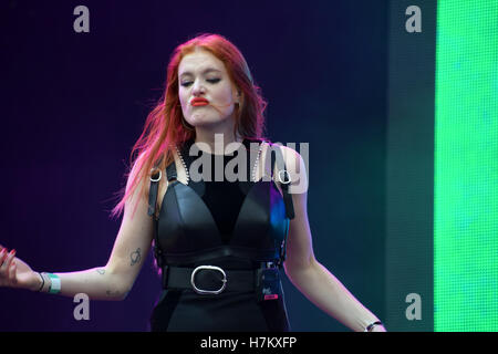 ICONA POP al Festival Bråvalla 2016 svoltosi a Norrköping Svezia Foto Stock