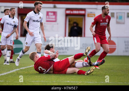 Alfreton, Regno Unito. 6 Nov, 2016. Terry Kennedy (3) di Alfreton Town punteggi un scrappy equalizzatore in Emirati FA Cup match tra Alfreton Town e Newport County presso l'IMPACT Arena su 06 Novembre 2016 in Alfreton, Derbyshire, Regno Unito. Foto Stock