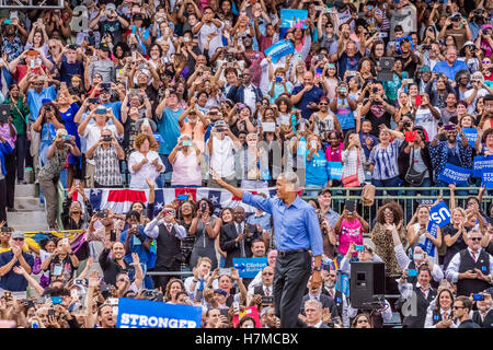 Kissimmee, Florida, Stati Uniti d'America. 6 Nov, 2016. Il presidente Barack Obama campagne per Hillary Clinton di domenica 6 novembre 2016 presso Heritage Park a Kissimmee, Florida. Credito: la foto di accesso/Alamy Live News Foto Stock