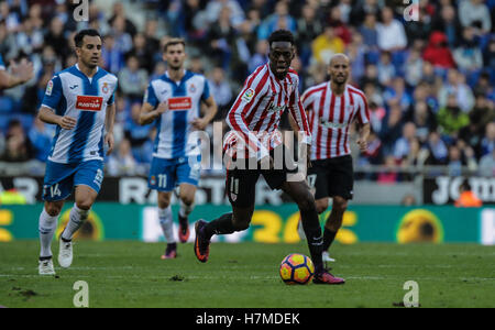 Barcellona, Spagna. 6 Nov, 2016. Iñaki Williams con la palla. La Liga Santander, undicesima giornata gioco tra RCD Espanyol e Athletic Club de Bilbao si è conclusa con un 0-0. RCDE Stadium, Barcelona, Spagna. Novembre 6th, 2016 Credit: VWPics/Alamy Live News Foto Stock