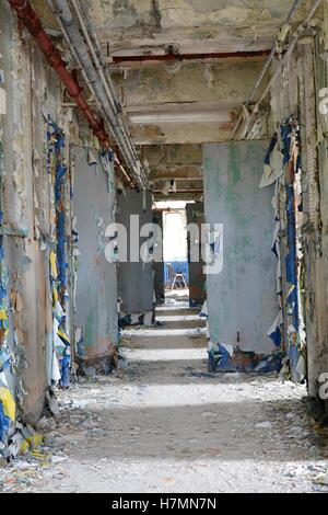 Corridoio in abbandonato Graycourt carcere femminile Foto Stock