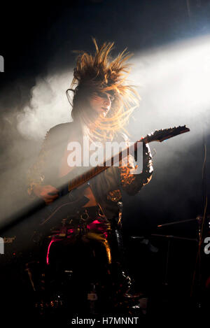 Hollywood California, agosto 17, 2016 chitarrista dalla band Salems Lott, capelli Nazione la battaglia di bande al whisky Foto Stock