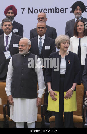 Il primo ministro Theresa Maggio e il suo omologo indiano, Narendra Modi, partecipare a UK-India Tech vertice di New Delhi, la promozione degli scambi commerciali tra il Regno Unito e l'India. Foto Stock