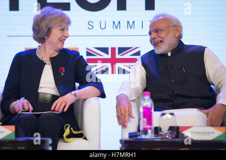 Il primo ministro Theresa Maggio e il suo omologo indiano, Narendra Modi, partecipare a UK-India Tech vertice di New Delhi, la promozione degli scambi commerciali tra il Regno Unito e l'India. Foto Stock