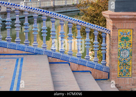 Passi alla Plaza de Espana edificio Siviglia Spagna Foto Stock