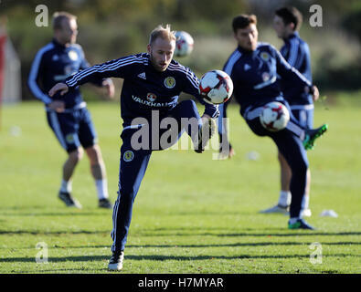 Scozia Barry Bannan durante la sessione di formazione a Mar Hall di Glasgow. Foto Stock