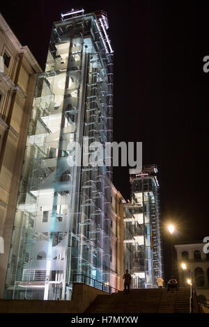 Il Centro de Arte Reina Sofia, Galleria d'arte, progettato dall'architetto Jean Nouvel, Madrid, Spagna Foto Stock