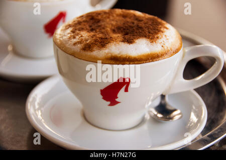 Tazza di caffè con schiuma Foto Stock