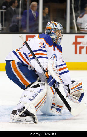 Dic 17, 2011; san jose, ca, Stati Uniti d'America; lubrificatori de Edmonton goalie nikolai khabibulin (35) si riscalda prima della partita contro gli squali di san jose a hp pavilion. Foto Stock