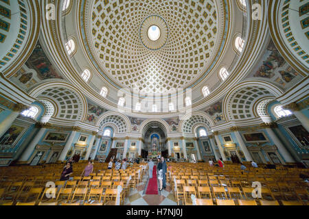 Malta, Mosta - il 1833 chiesa di Santa Maria Assunta, il duomo di Mosta o Rotunda, pensava di avere il terzo più grande cupola non supportati i Foto Stock