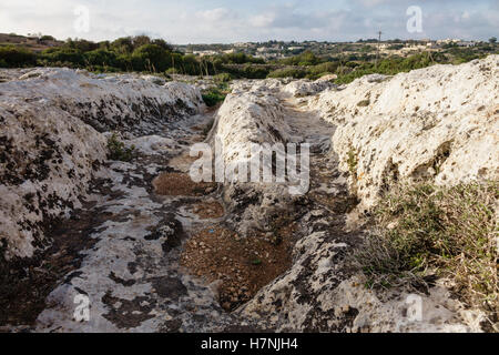 Malta si scopa a 'Clapham Junction', vicino a Dingli, centinaia di brandisce misteriose nella pietra di Misrah Ghar il-Kbir Foto Stock