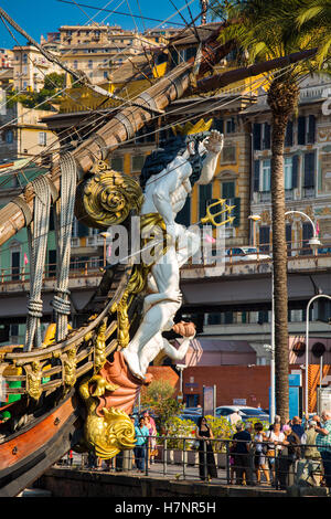 Galeone Neptune ship, attrazione turistica. Il porto di Genova. Mare Mediterraneo. Liguria, Italia Europa Foto Stock