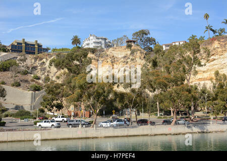 La Lanterna Blu Inn e gazebo sulle scogliere che si affaccia la Dana Point Harbor, California. Foto Stock