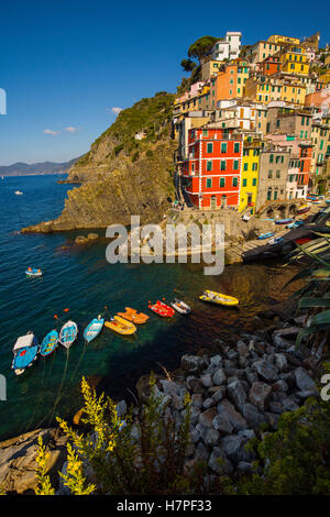 Riomaggiore, Riviera de Levanto, villaggio di pescatori e le Cinque Terre. Genova. Mare Mediterraneo. Liguria, Italia Europa Foto Stock