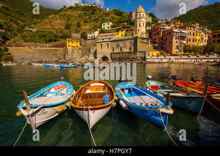 Vernazza, Riviera de Levanto, villaggio di pescatori e le Cinque Terre. Genova. Mare Mediterraneo. Liguria, Italia Europa Foto Stock