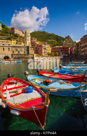 Vernazza, Riviera de Levanto, villaggio di pescatori e le Cinque Terre. Genova. Mare Mediterraneo. Liguria, Italia Europa Foto Stock