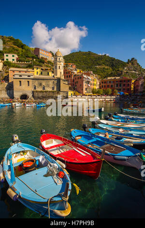 Vernazza, Riviera de Levanto, villaggio di pescatori e le Cinque Terre. Genova. Mare Mediterraneo. Liguria, Italia Europa Foto Stock