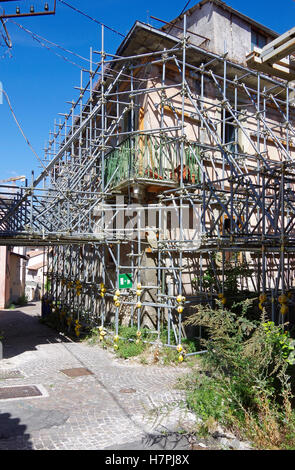 L'Aquila, Italia. Edifici danneggiati 2009 terremoto Foto Stock