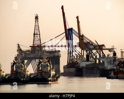 Porto di Malaga al tramonto. Costa del Sol, Andalusia. Spagna europa Foto Stock