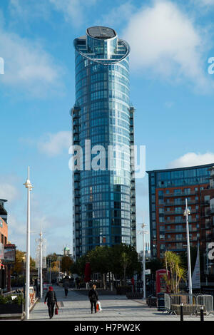 La torre di Gunwharf comunemente noto come il rossetto Foto Stock