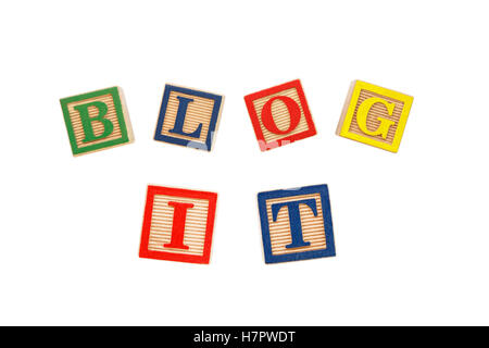 Le parole blog IT farro con lettera colorati blocchi tagliati su bianco Foto Stock