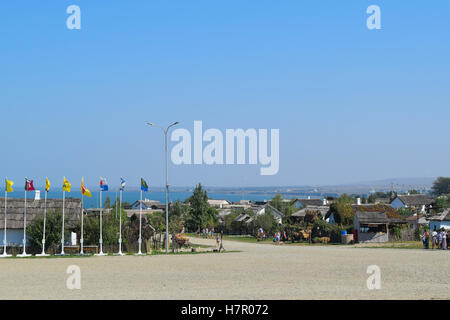 Ataman, Russia - 26 Settembre 2015: il paesaggio presso il villaggio di Cosacchi - un museo Ataman. Il villaggio e la vista sul mare dal t Foto Stock