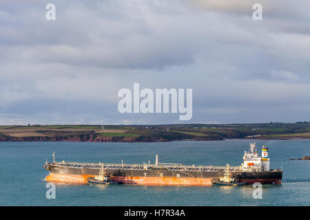 Il Maya petroliera in Milford Haven, Pembrokeshire Foto Stock