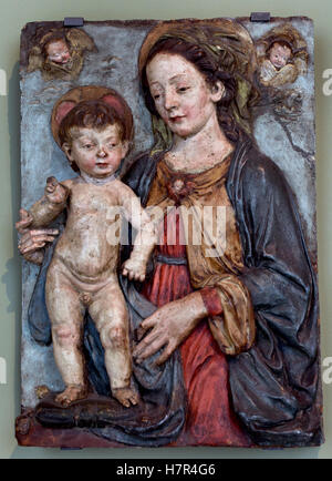 Maria adorare il Bambino xv secolo Andrea del Verrocchio 1435 - 1488 nato Andrea di Michele di Francesco de' Cioni, è stato un pittore italiano, scultore e orafo che era padrone di un importante seminario in Firenze. Italia Foto Stock