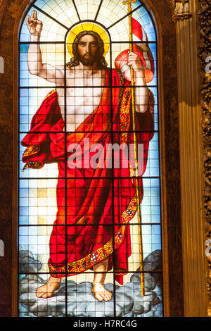 Finestra di vetro colorato di Gesù Cristo, St Isaac, San Pietroburgo, Russia Foto Stock