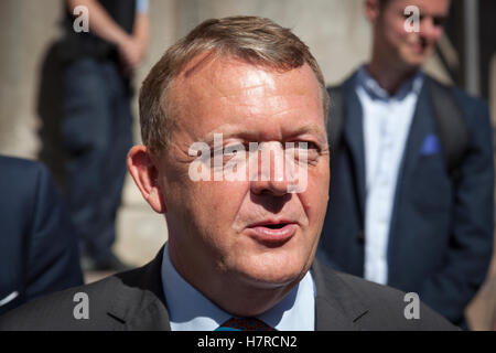 Lars Lokke Rasmussen, Primo Ministro danese, al di fuori dell Università di Copenaghen, 1 settembre 2016, Copenhagen, Danimarca Foto Stock