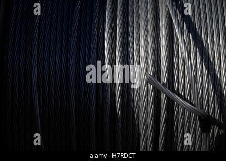 Alta tensione cavi di alimentazione avvolto sul tamburo Foto Stock