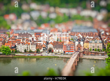 Vista aerea di Heidelberg città vecchia e il fiume Neckar, Baden-Württemberg, Germania. Tilt-shift Effetto Miniatura Foto Stock