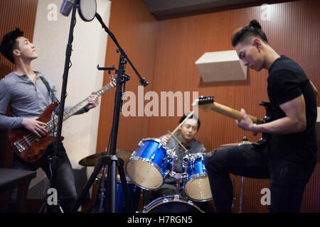 Cinese banda musicale in studio di registrazione Foto Stock