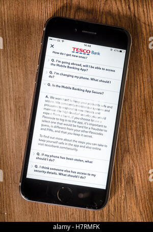 Tesco Banca Online Sito web e App per smartphone Foto Stock