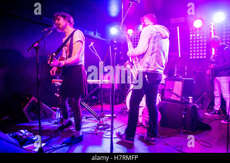 Milano Italia. Il 6 novembre 2016. Il cantante-cantautore EZRA FURMAN suona dal vivo sul palco presso il Circolo Magnolia durante il suo "tour europeo 2016' Credit: Rodolfo Sassano/Alamy Live News Foto Stock