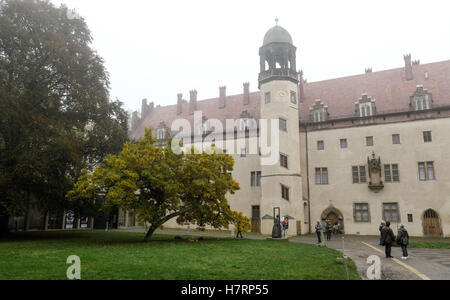 La casa di Lutero nella città di Lutero a Wittenberg (Germania), 31 ottobre 2016. L'edificio è la ex residenza del riformatore Martin Lutero (1483-1546). Foto: PETER ENDIG/dpa Foto Stock