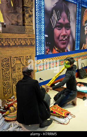 Londra, UK.7 Novembre 2016. Gli espositori e i visitatori del World Travel Market 2016 presso il Centro Esposizioni Excel. Londra. Credito: Julio Etchart/Alamy Live News Foto Stock