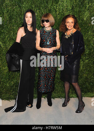 New York, NY, STATI UNITI D'AMERICA. 07 Nov, 2016. Vera Wang, Anna Wintour, Diane von Furstenberg assiste XIII CFDA annuale/Vogue Fashion Fund Awards a molla Studios il 7 novembre 2016 in New York City. Credito: John Palmer/media/punzone Alamy Live News Foto Stock