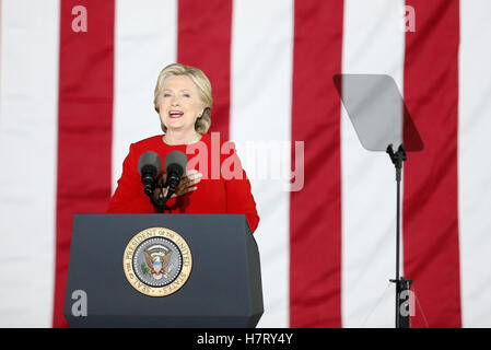 Philadelphia, Stati Uniti d'America. 07 Nov, 2016. Candidato presidenziale democratica Hillary Clinton parla durante un rally GOTV a Filadelfia, Pensilvania il 11/7/2016 Credito: la foto di accesso/Alamy Live News Foto Stock