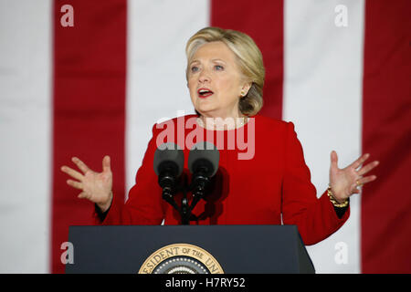 Philadelphia, Stati Uniti d'America. 07 Nov, 2016. Candidato presidenziale democratica Hillary Clinton parla durante un rally GOTV a Filadelfia, Pensilvania il 11/7/2016 Credito: la foto di accesso/Alamy Live News Foto Stock