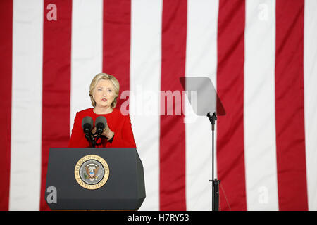 Philadelphia, Stati Uniti d'America. 07 Nov, 2016. Candidato presidenziale democratica Hillary Clinton parla durante un rally GOTV a Filadelfia, Pensilvania il 11/7/2016 Credito: la foto di accesso/Alamy Live News Foto Stock