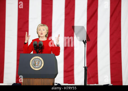 Philadelphia, Stati Uniti d'America. 07 Nov, 2016. Candidato presidenziale democratica Hillary Clinton parla durante un rally GOTV a Filadelfia, Pensilvania il 11/7/2016 Credito: la foto di accesso/Alamy Live News Foto Stock