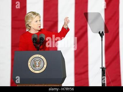 Philadelphia, Stati Uniti d'America. 07 Nov, 2016. Candidato presidenziale democratica Hillary Clinton parla durante un rally GOTV a Filadelfia, Pensilvania il 11/7/2016 Credito: la foto di accesso/Alamy Live News Foto Stock