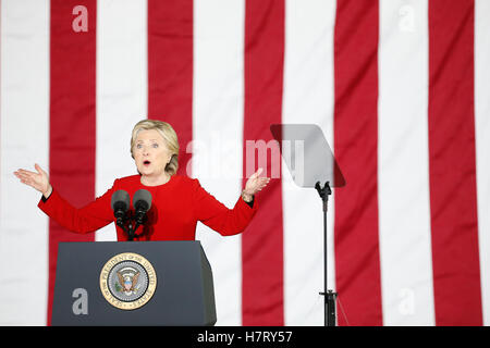 Philadelphia, Stati Uniti d'America. 07 Nov, 2016. Candidato presidenziale democratica Hillary Clinton parla durante un rally GOTV a Filadelfia, Pensilvania il 11/7/2016 Credito: la foto di accesso/Alamy Live News Foto Stock