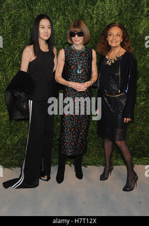 New York, NY, STATI UNITI D'AMERICA. 07 Nov, 2016. Vera Wang, Anna Wintour e Diane von Furstenberg assiste XIII CFDA annuale/Vogue Fashion Fund Awards a molla Studios il 7 novembre 2016 in New York City. Credito: John Palmer/media/punzone Alamy Live News Foto Stock