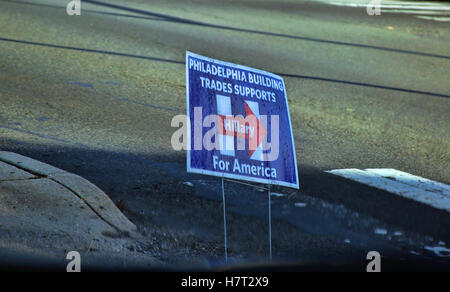 Philadelphia, PA, Stati Uniti d'America. 8 Novembre, 2016. Il giorno delle elezioni, segni raffigurato in Philadelphia, Pa su 8 Novembre 2016 Credit: Star Shooter/media/punzone Alamy Live News Foto Stock